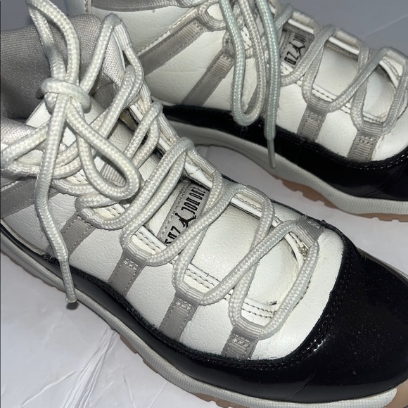 Air Jordan 11 Retro size 2 youth. - Picture 9 of 12